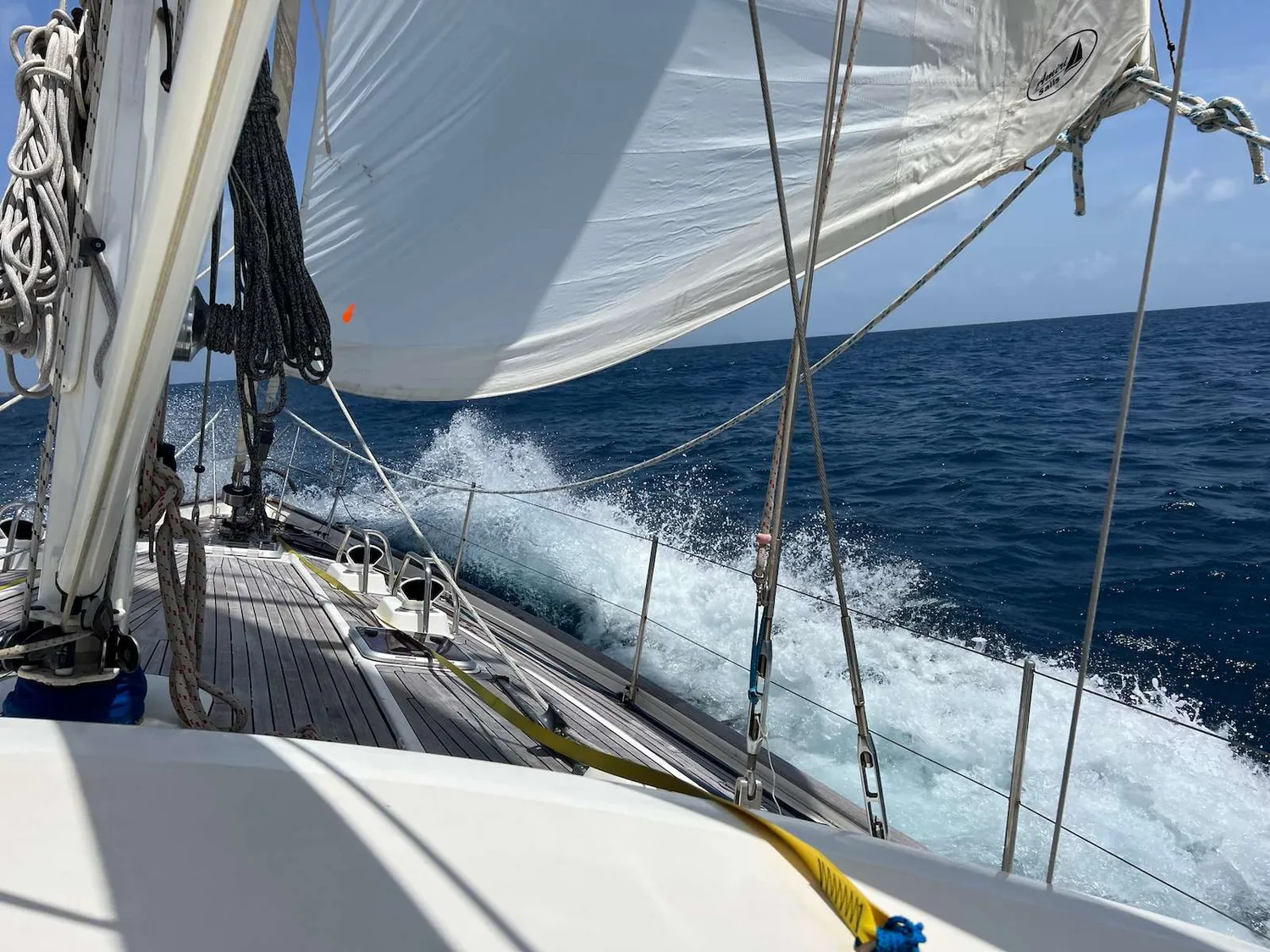 yacht-550382