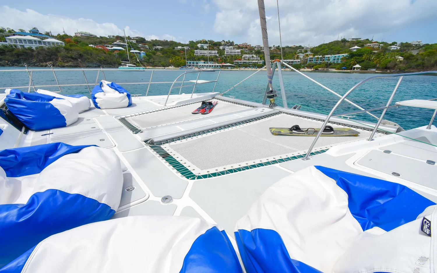 yacht-587941