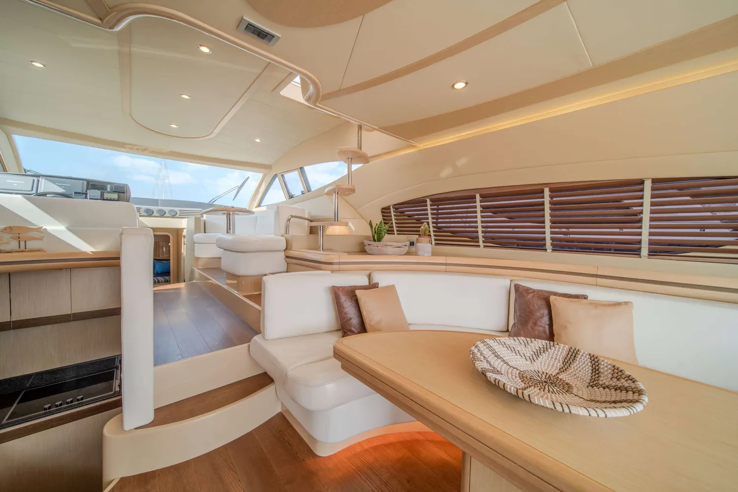yacht-580799