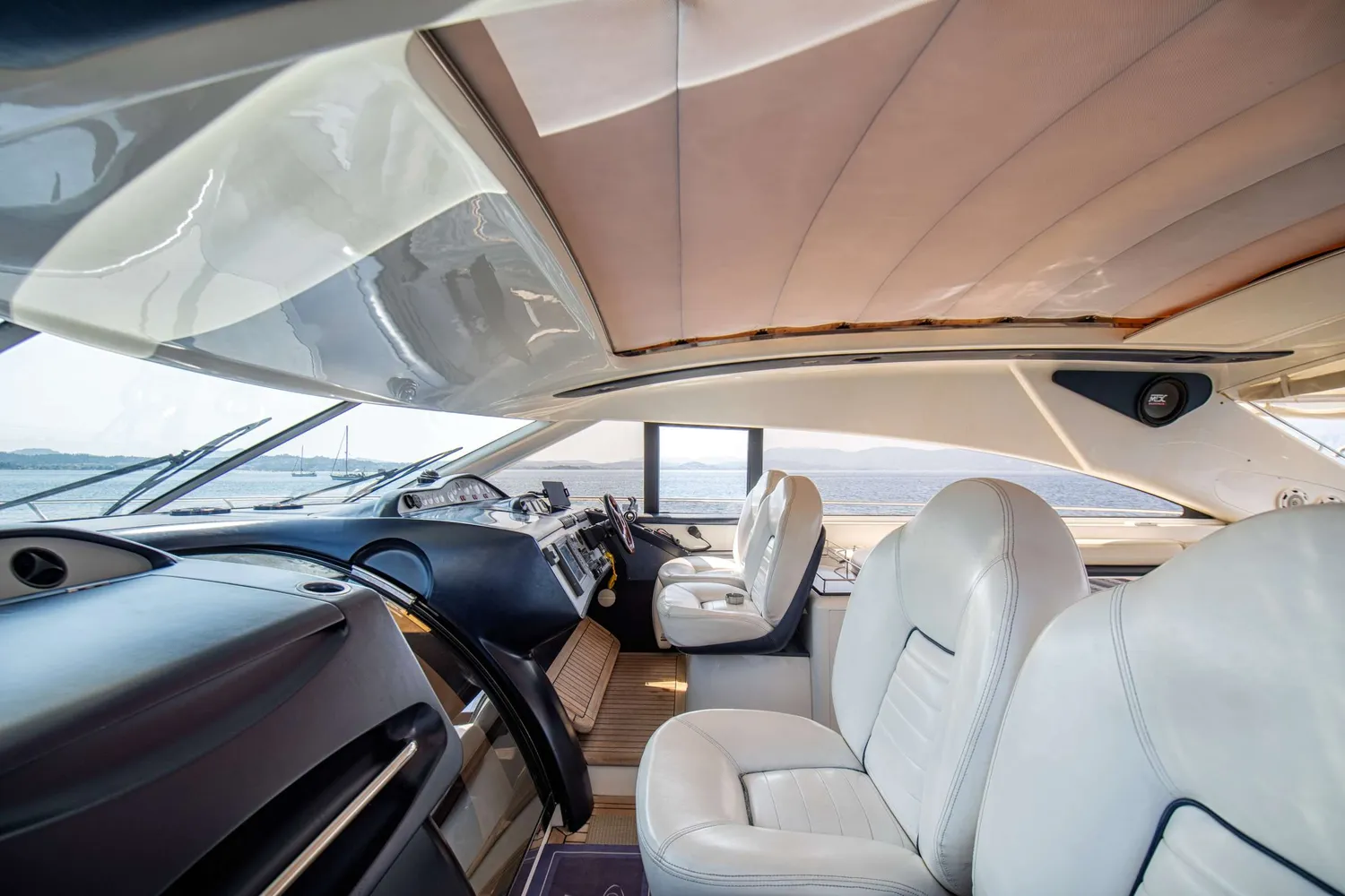 yacht-572666