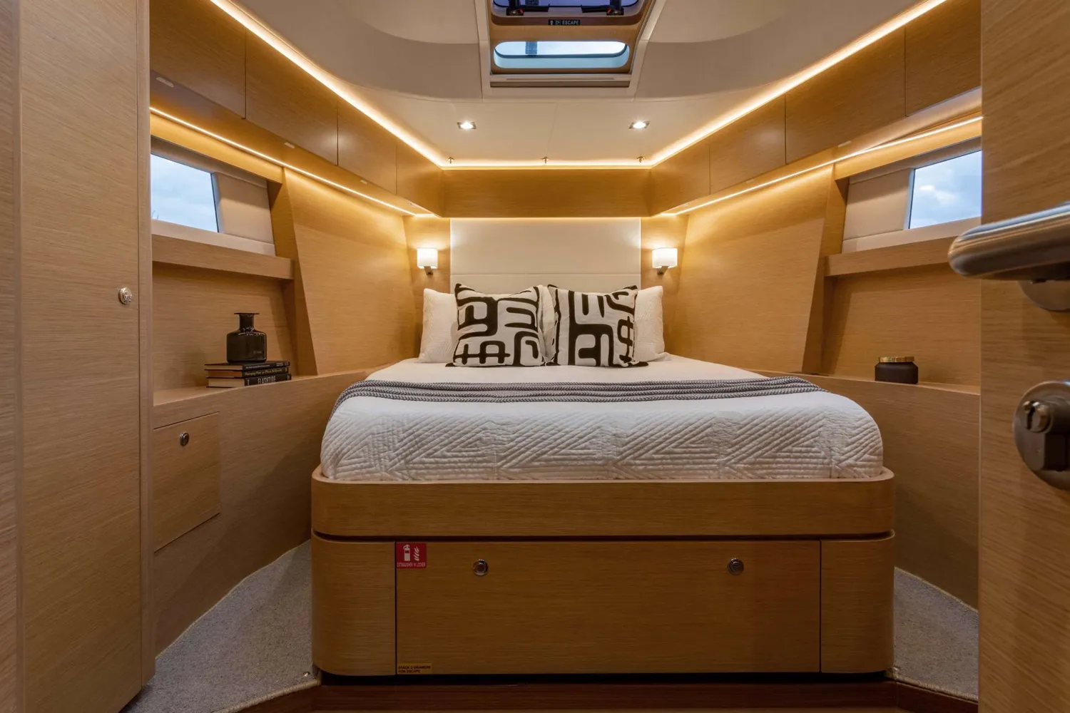 yacht-560050