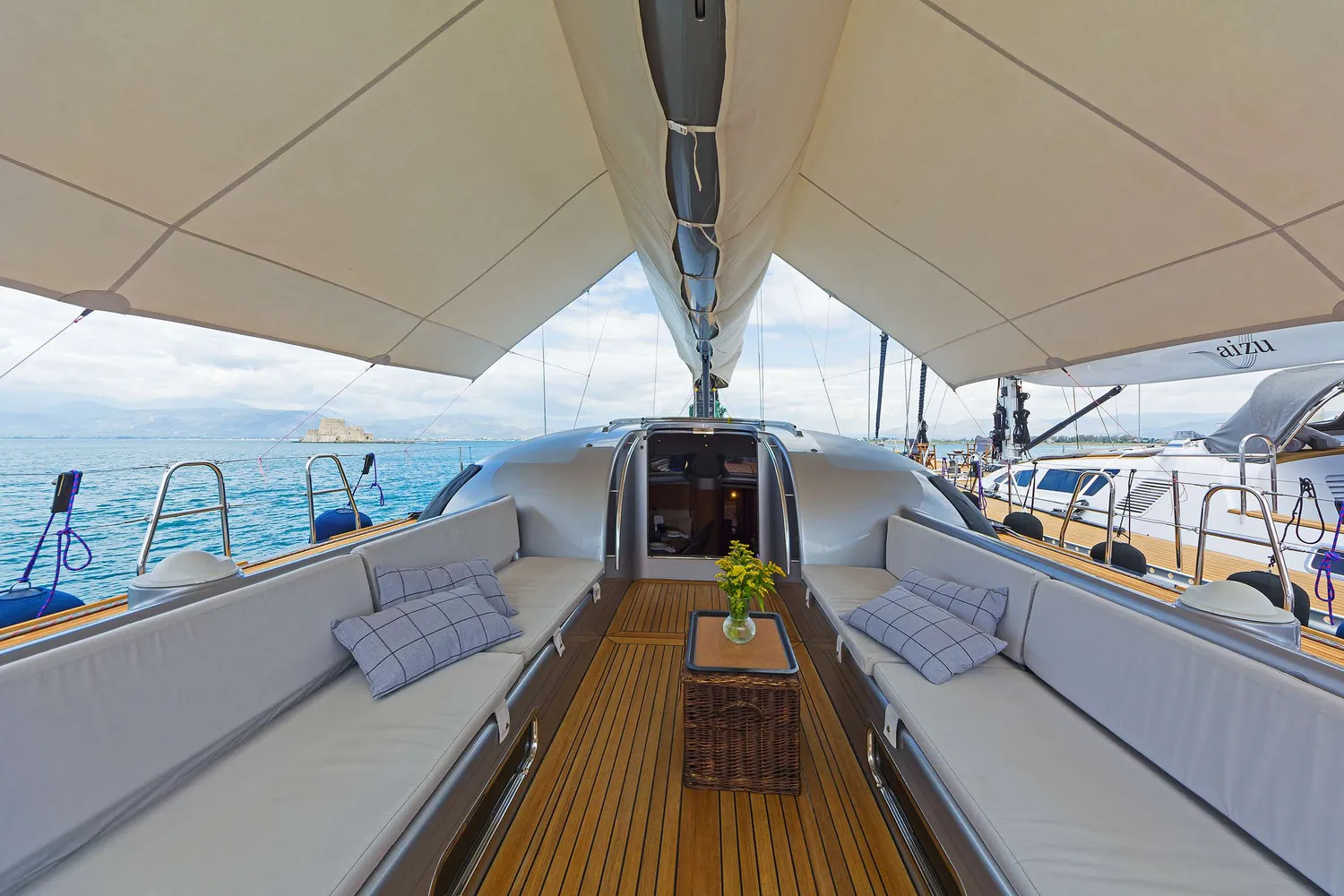 yacht-586630