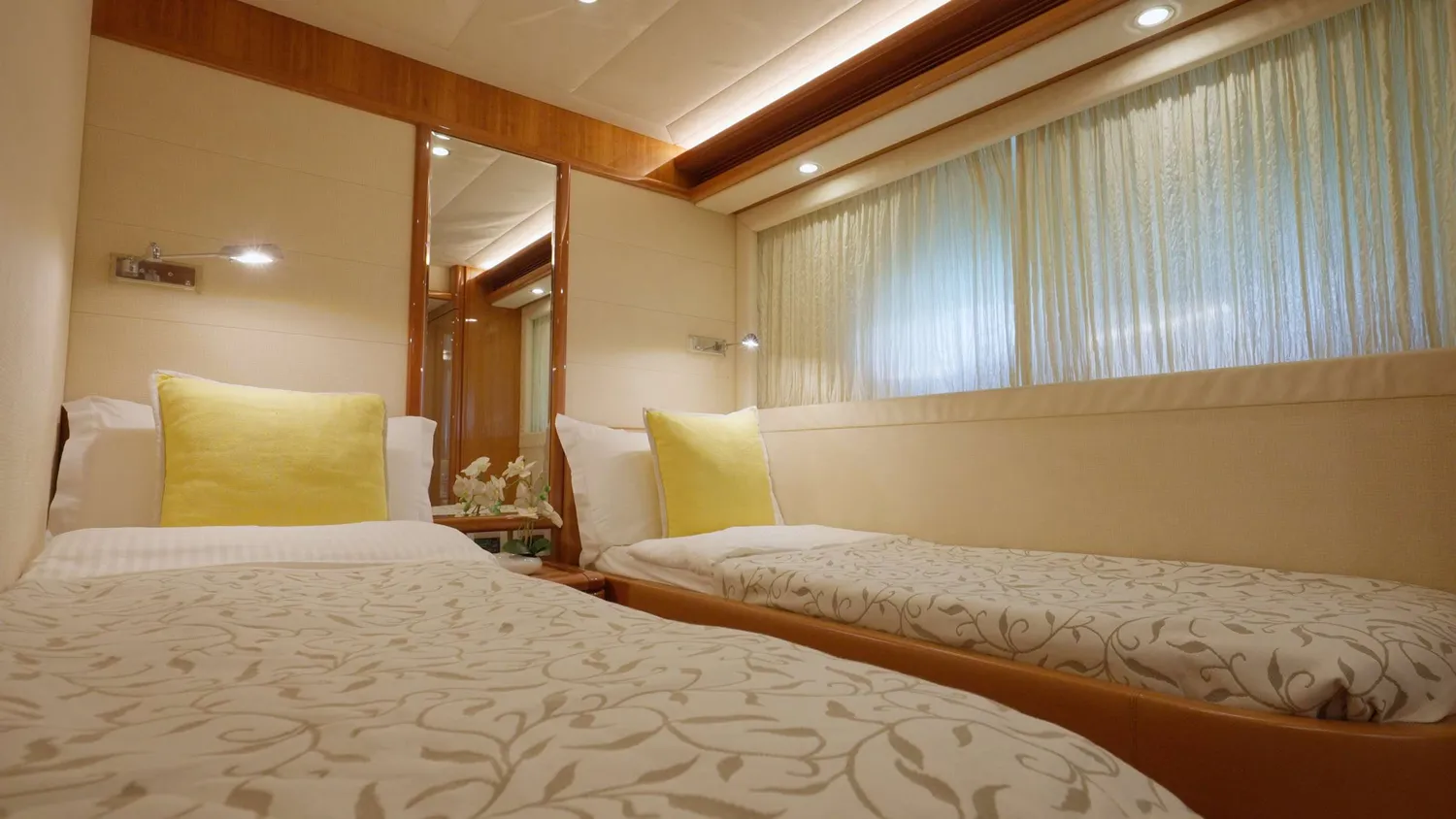 yacht-588708