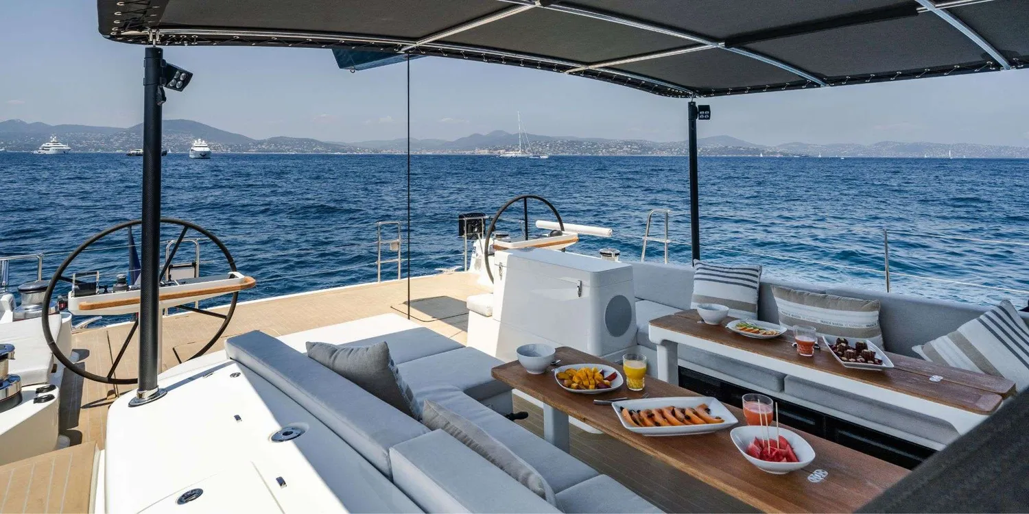 yacht-596911