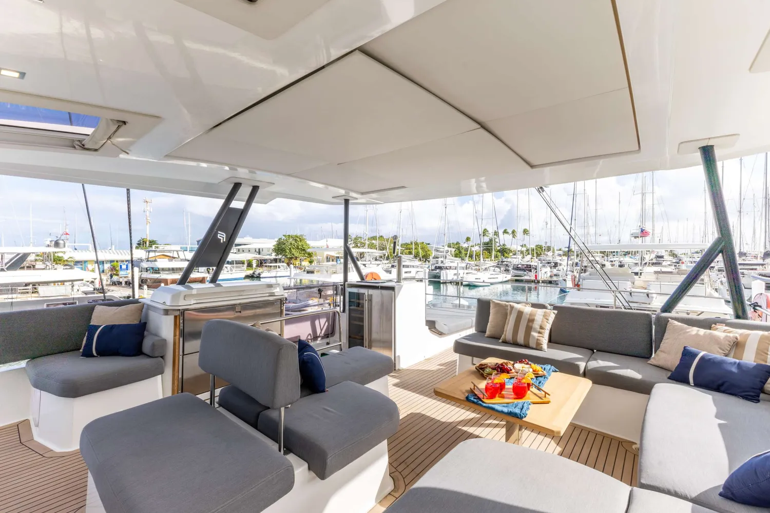 yacht-582024
