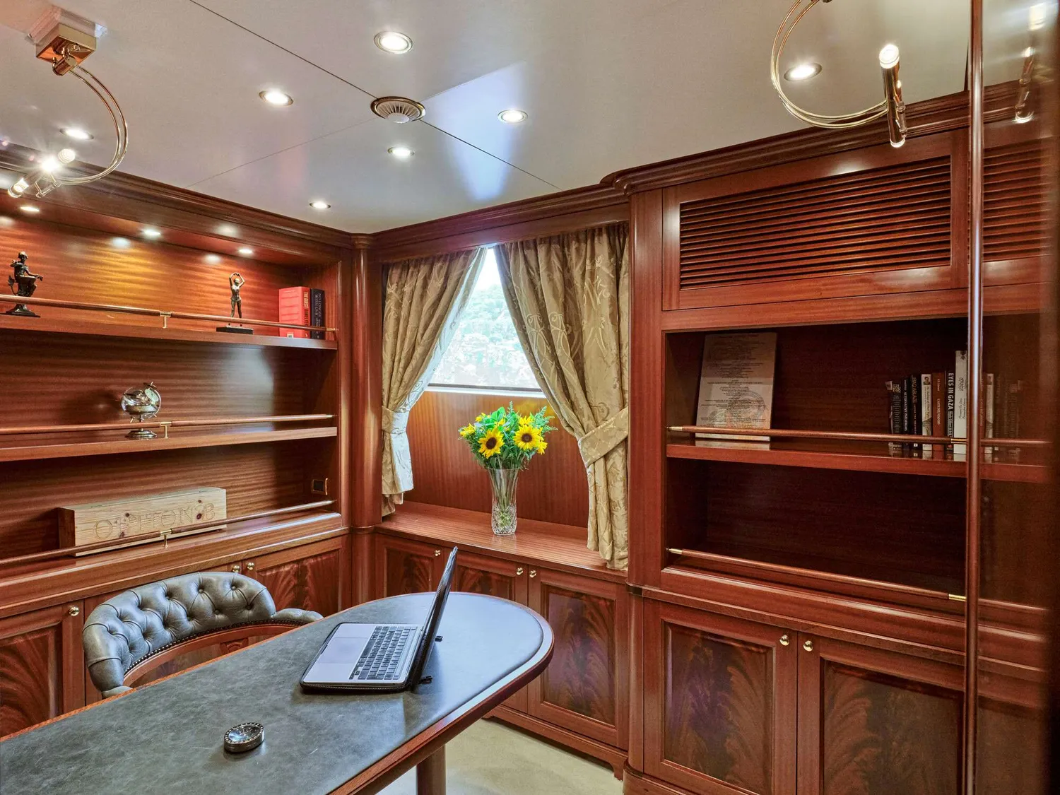 yacht-586328