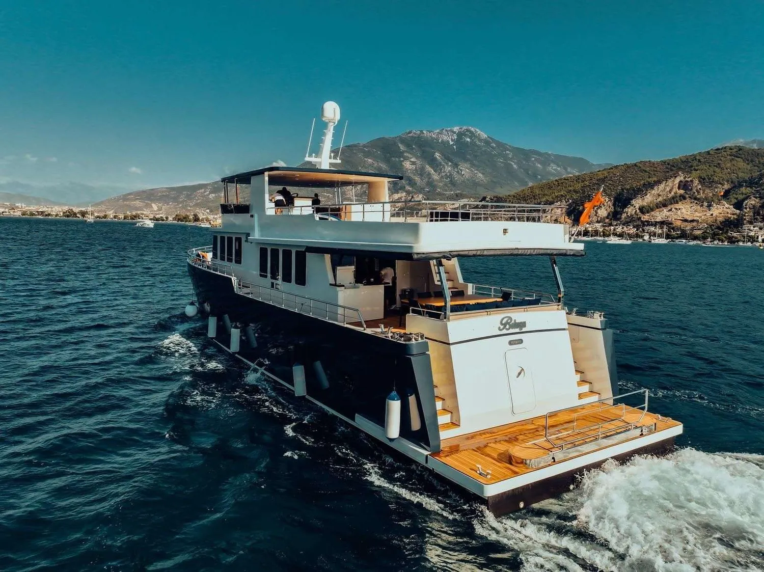 yacht-560304