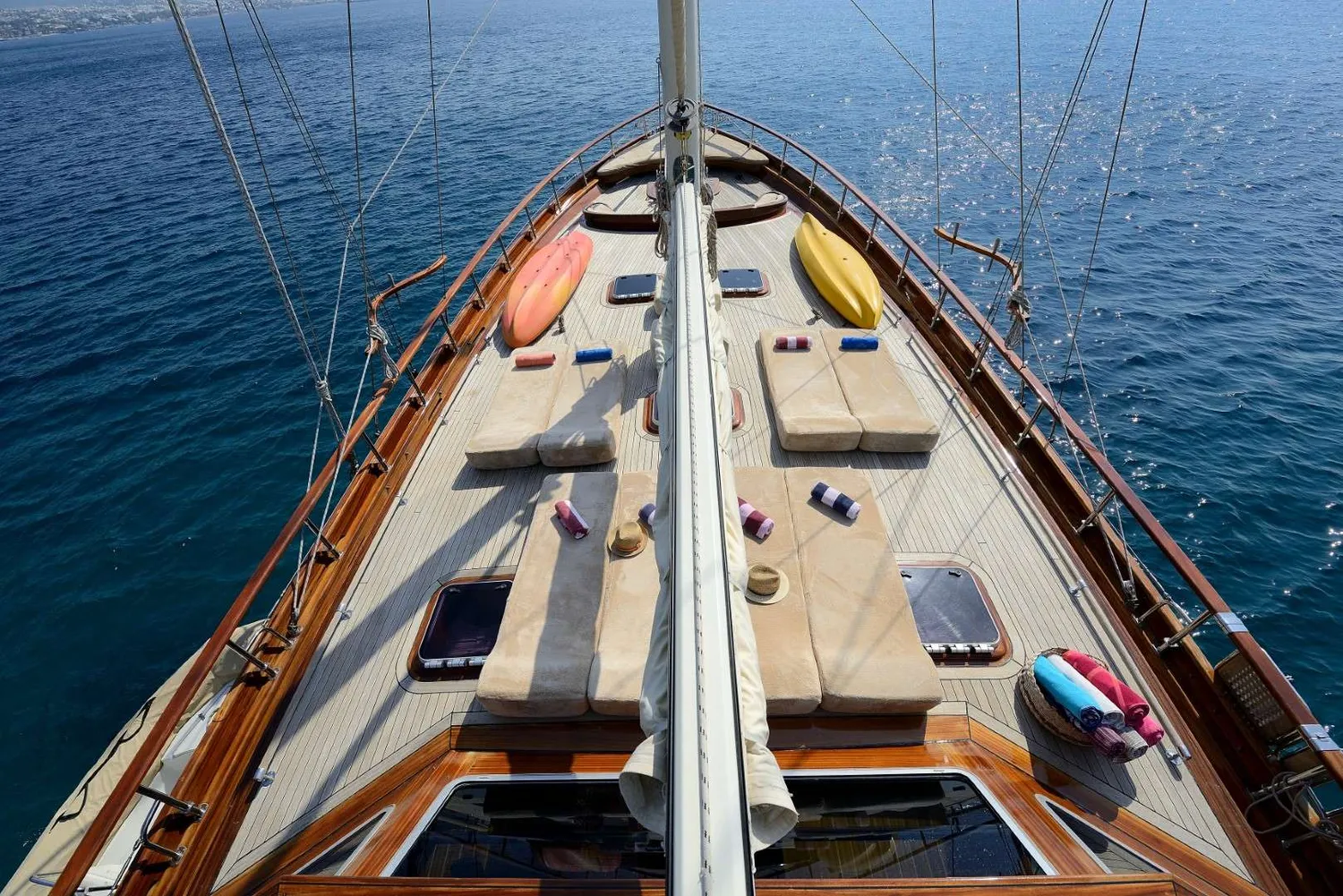 yacht-568475