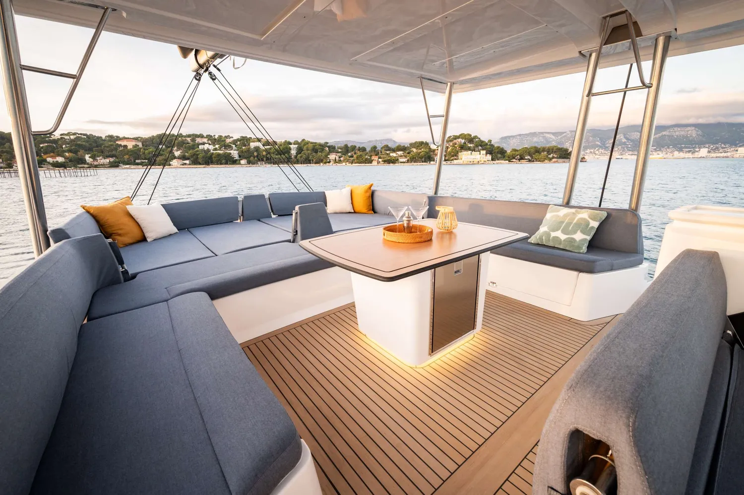 yacht-581338