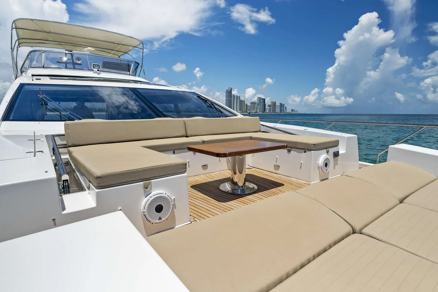 yacht-579777