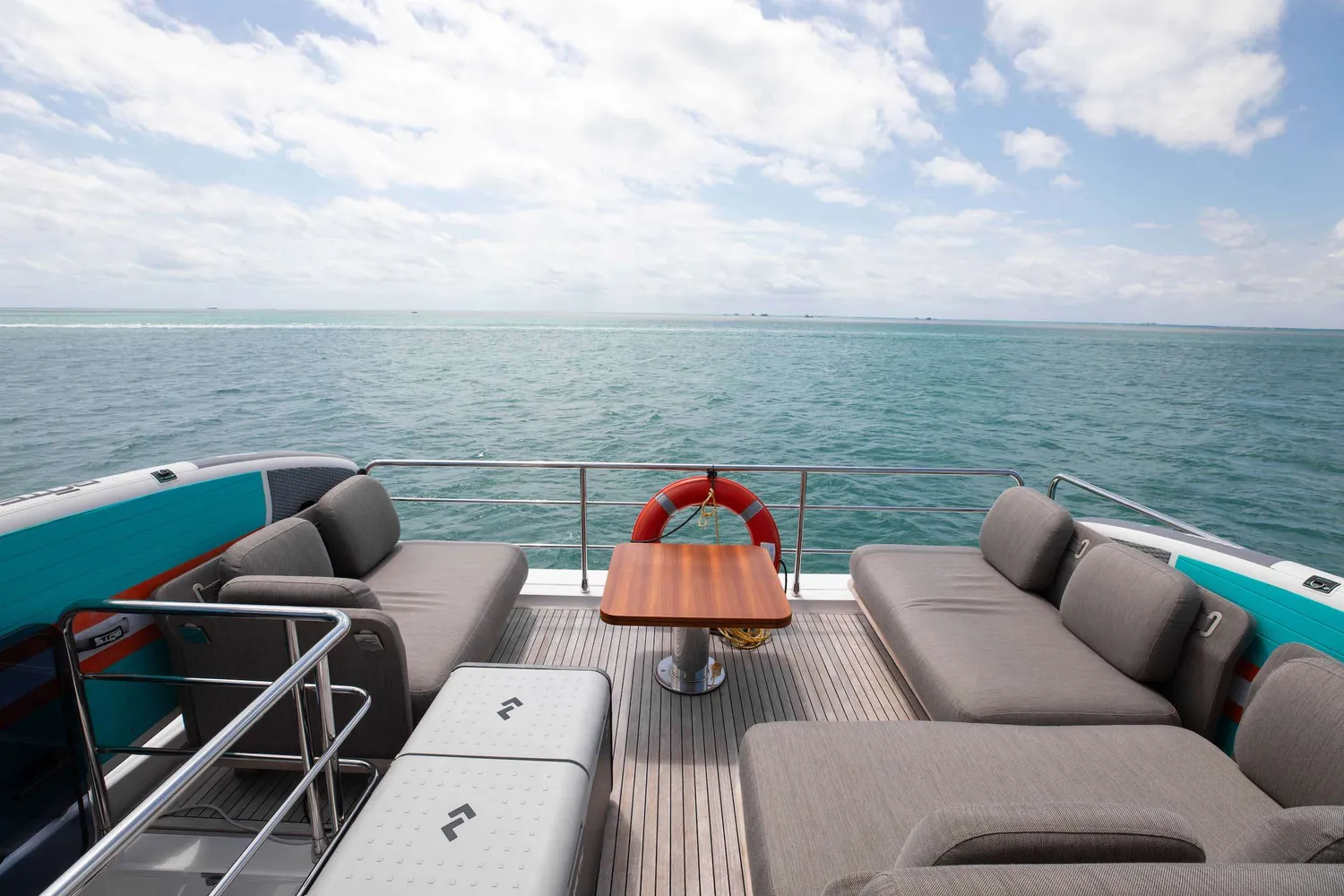 yacht-588807