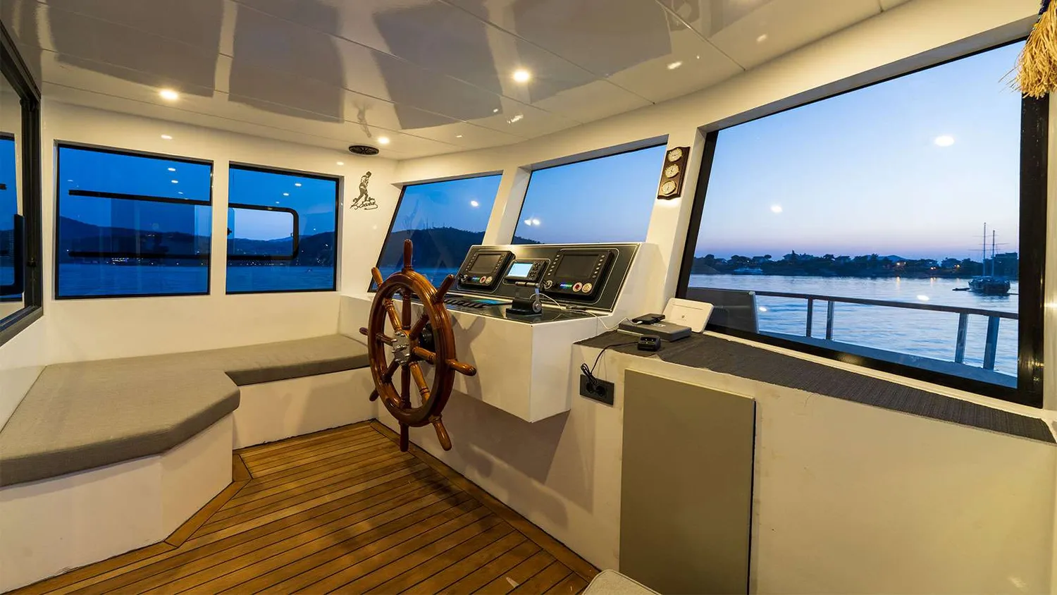 yacht-583354