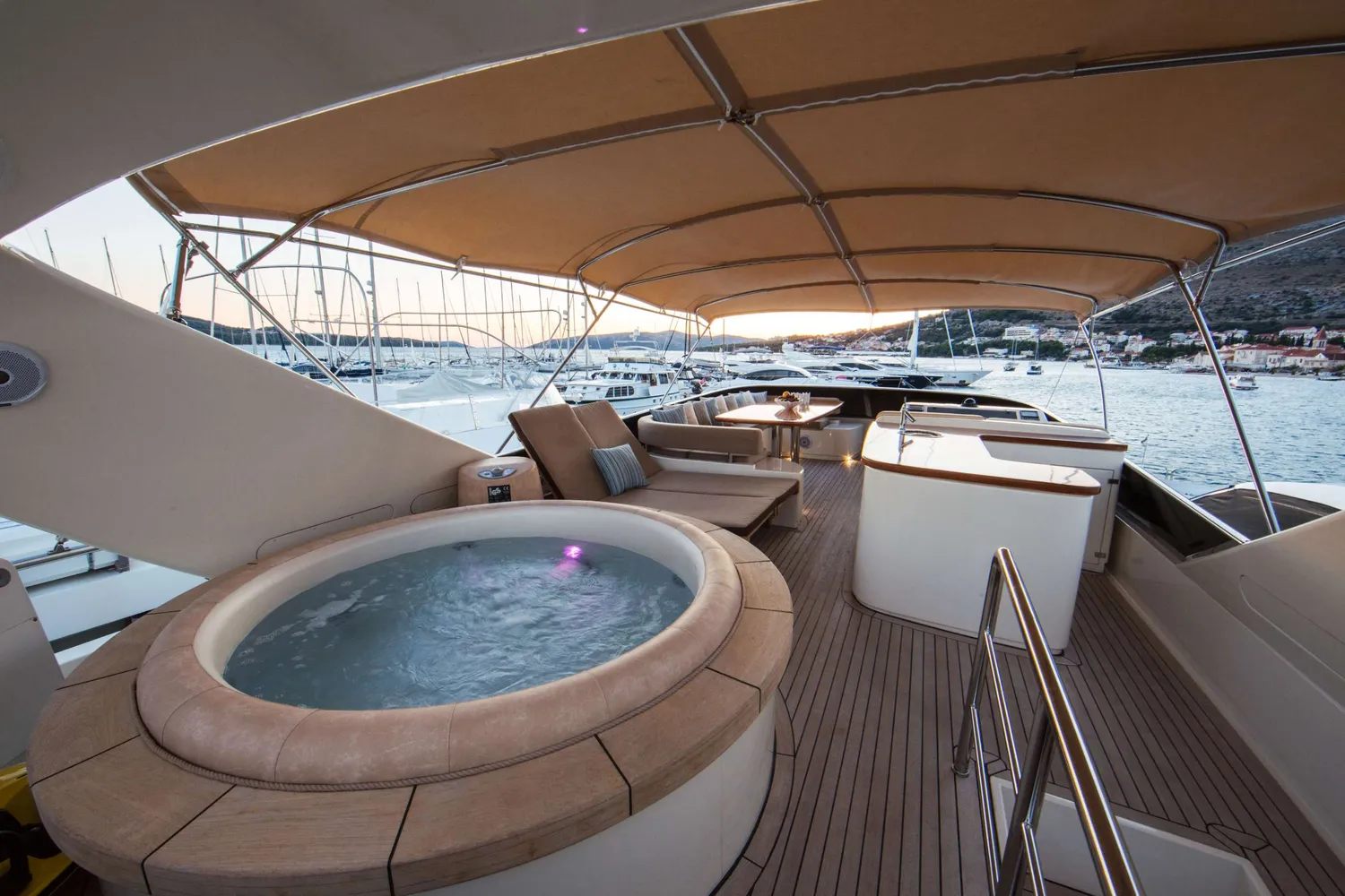 yacht-572970