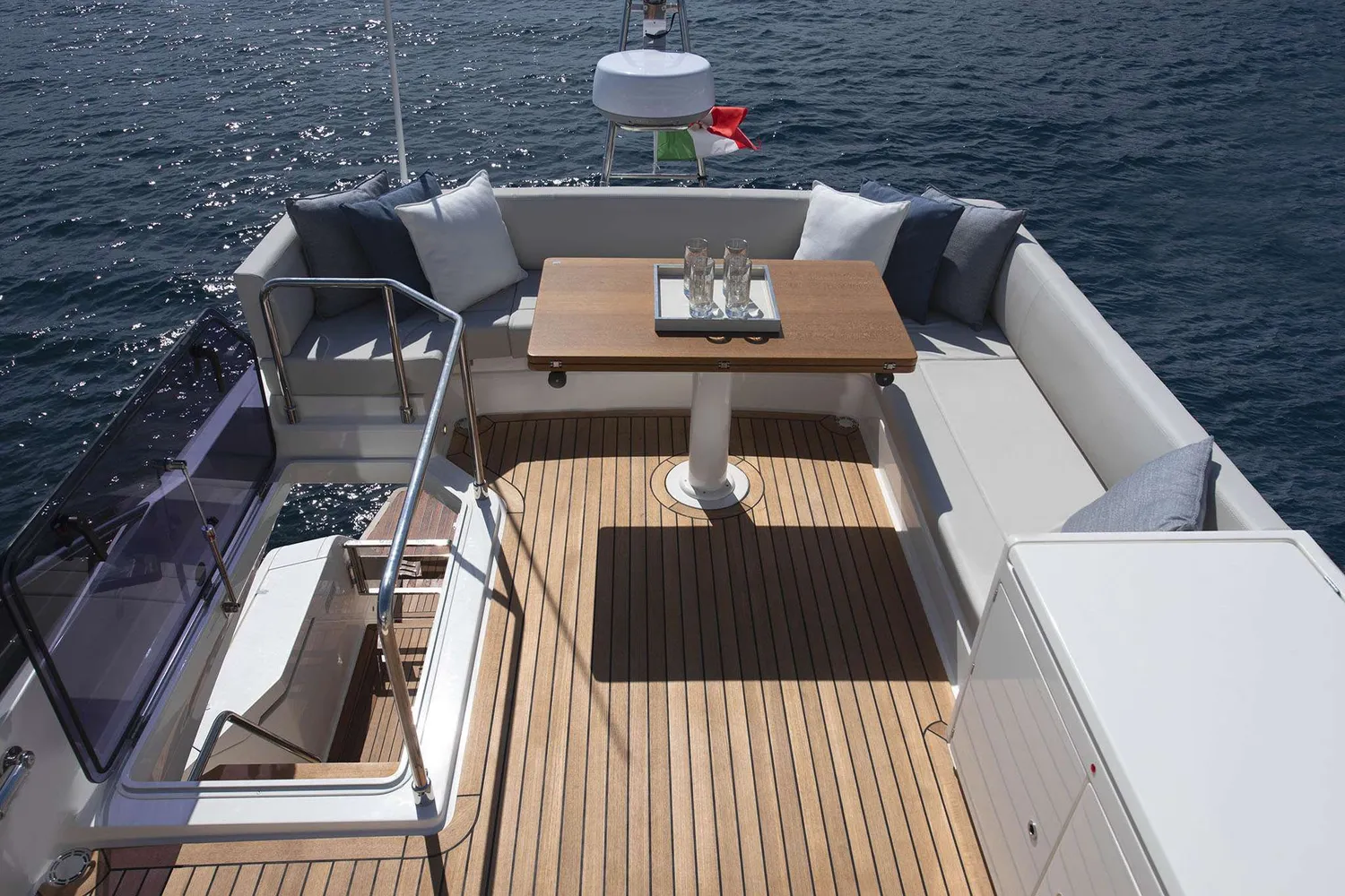 yacht-576011