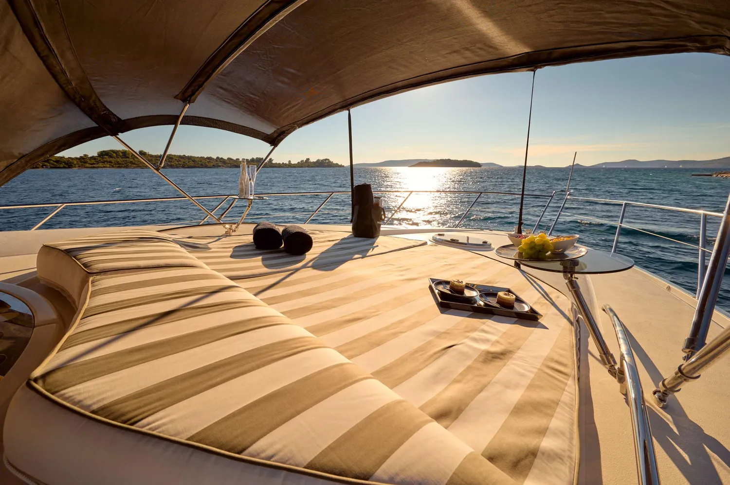 yacht-587997