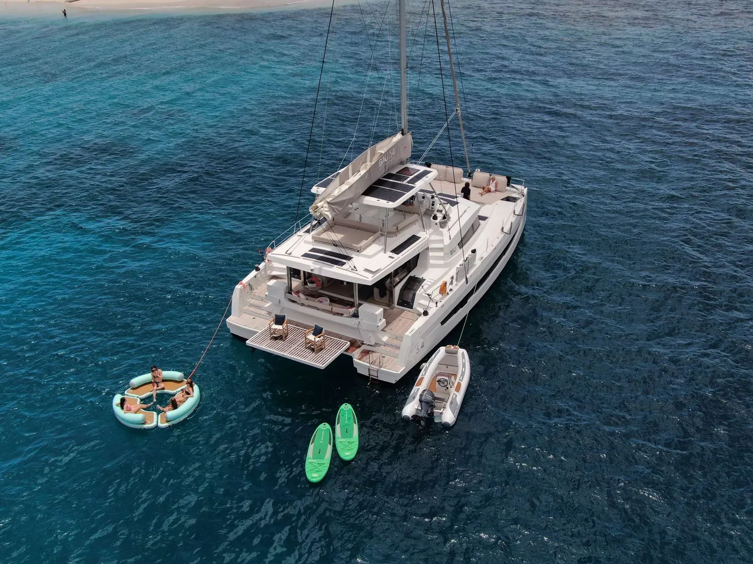 yacht-560413