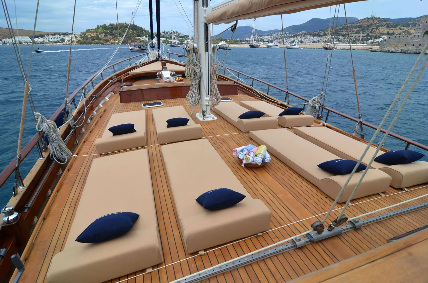 yacht-582018