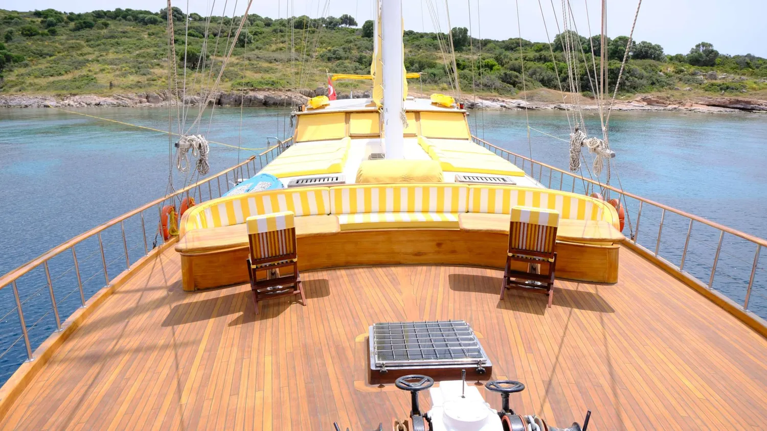 yacht-585605