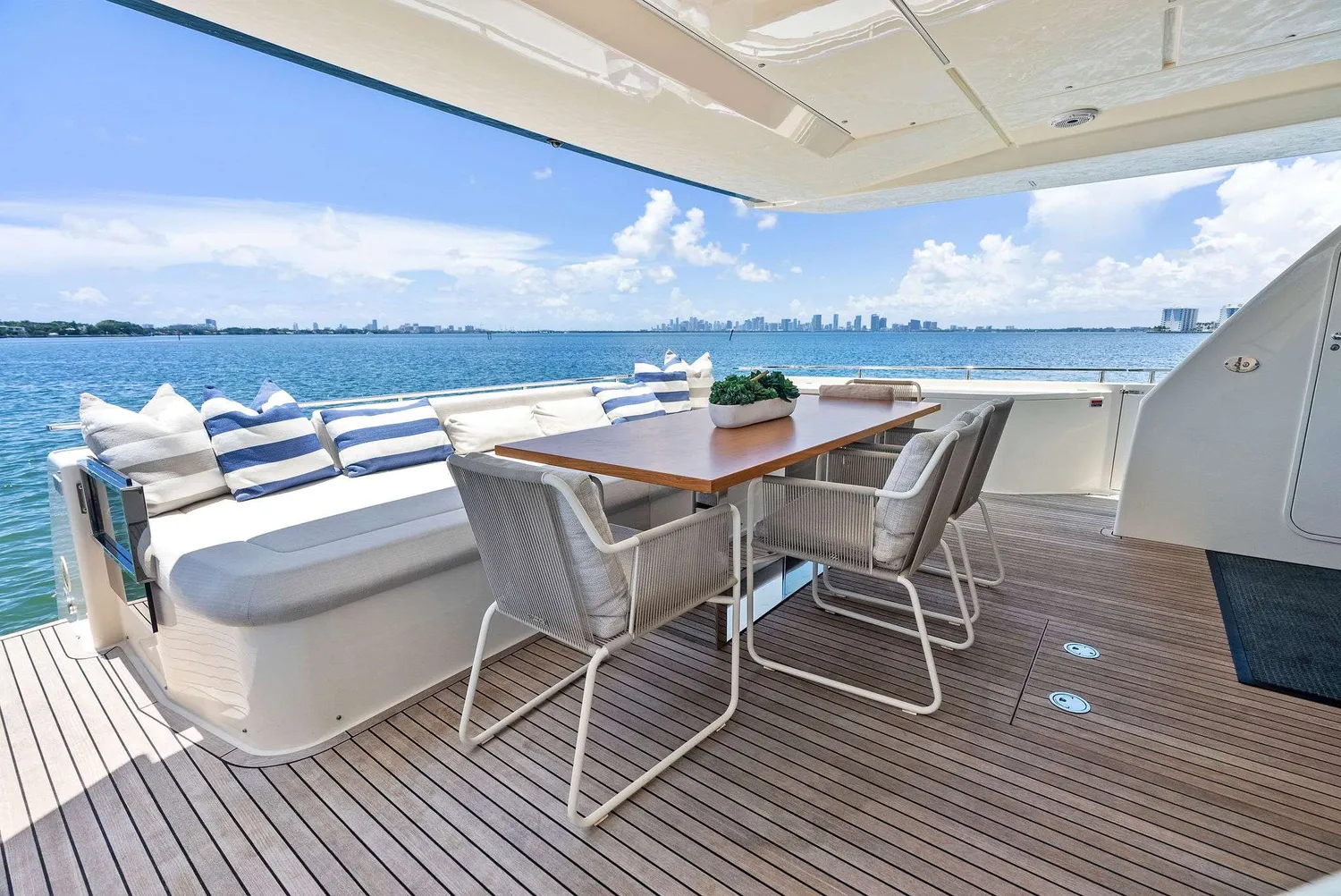 yacht-596820