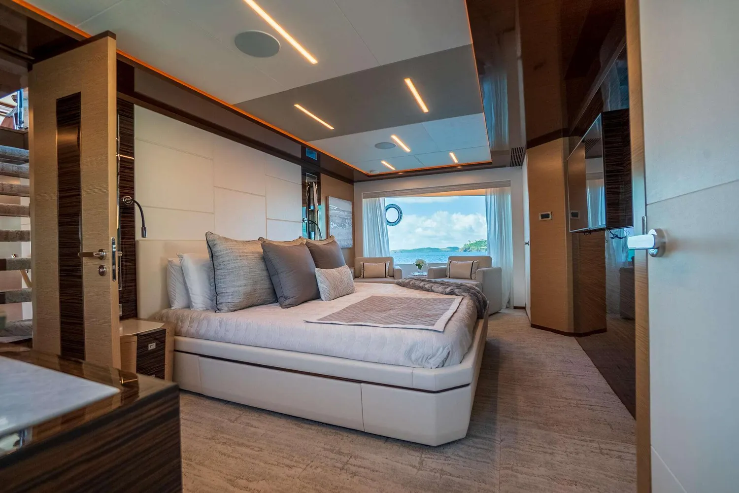 yacht-560125