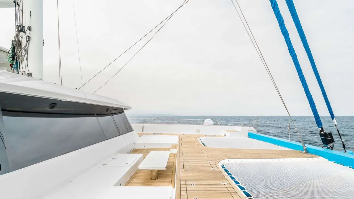 yacht-586370