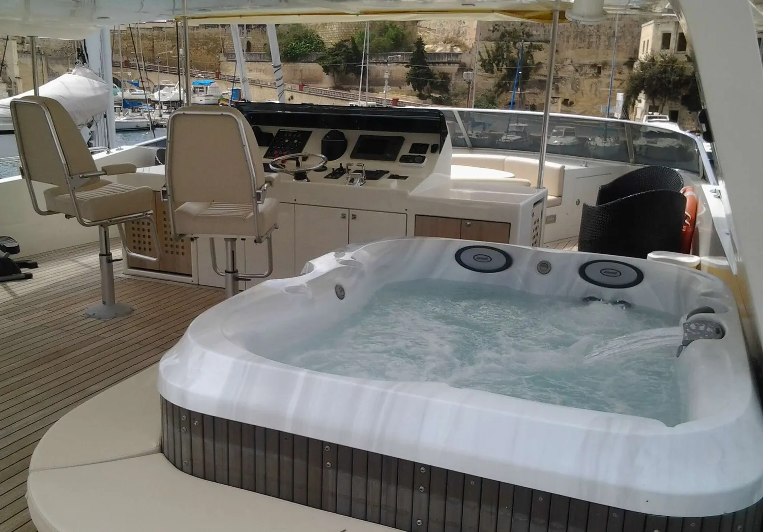 yacht-584360