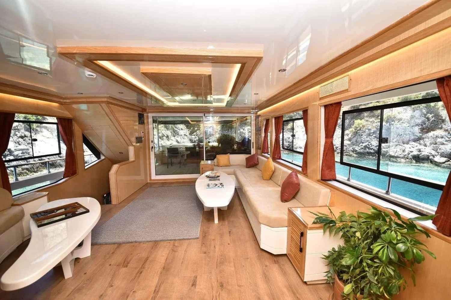 yacht-571713