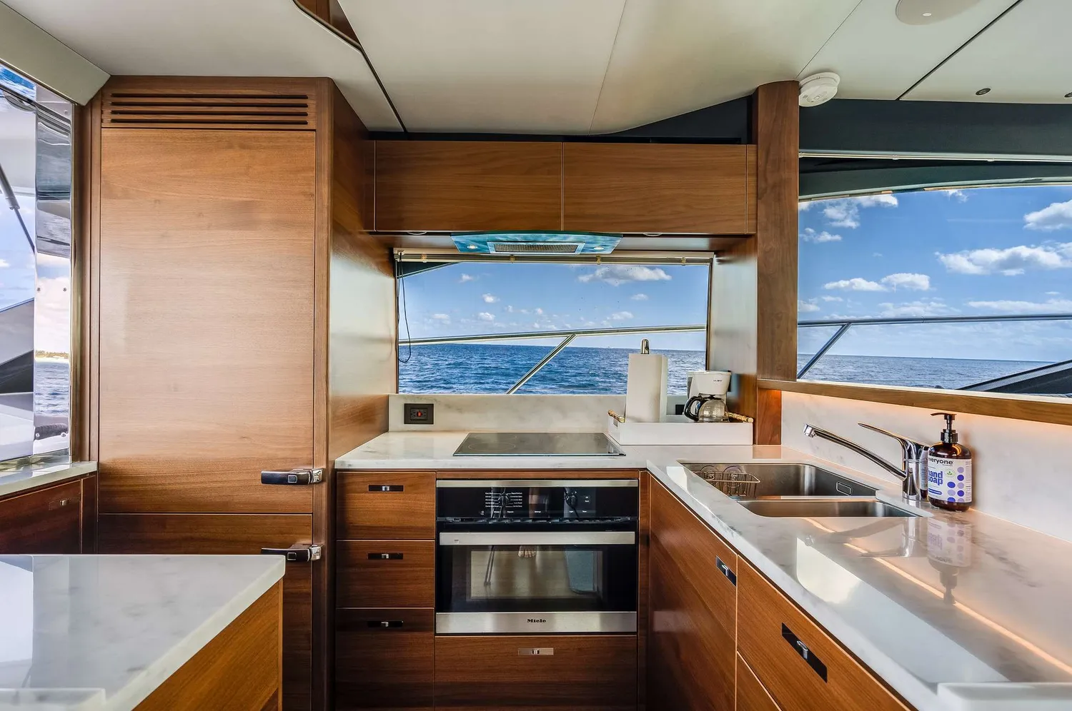 yacht-562134