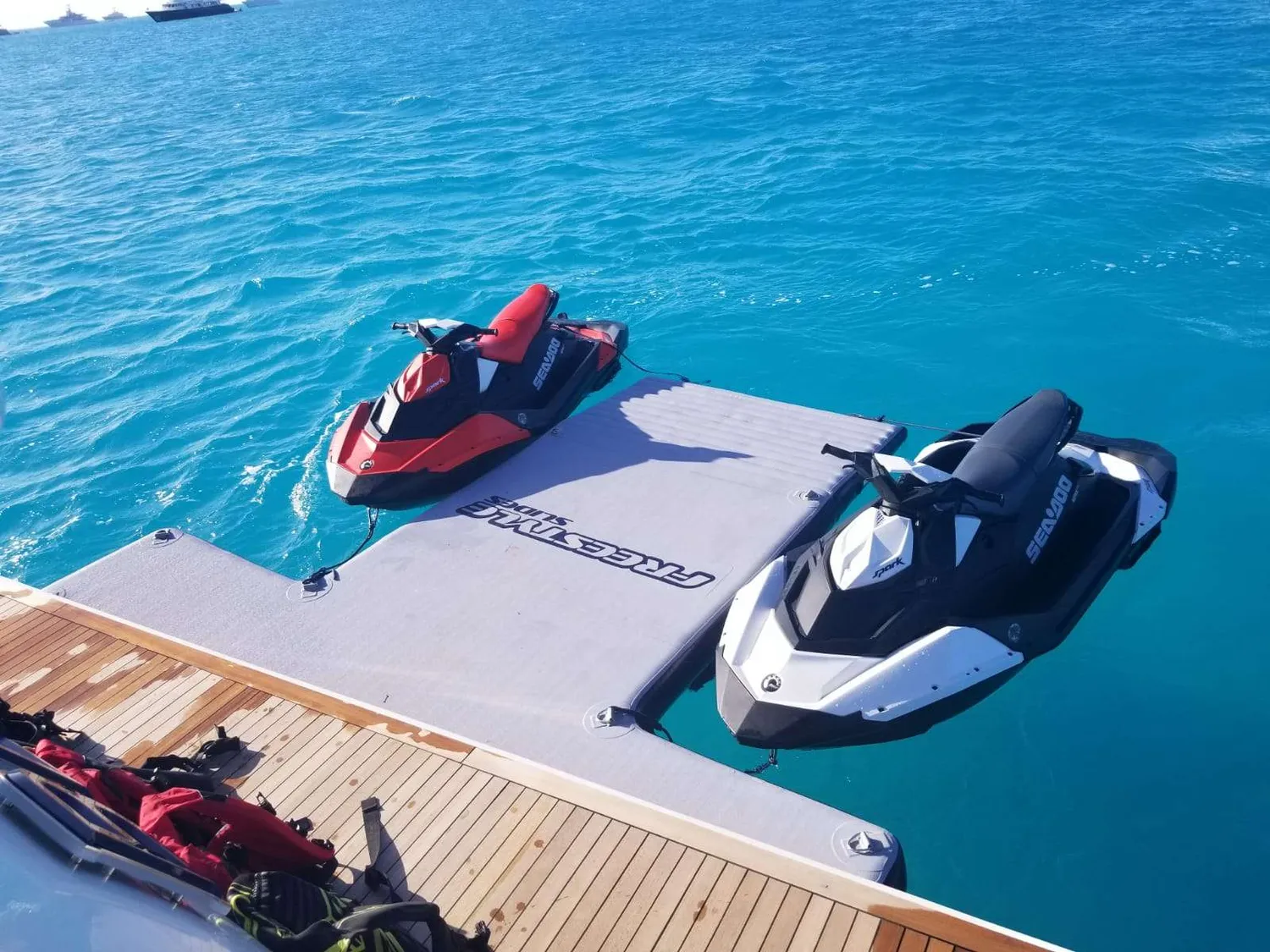 yacht-599056