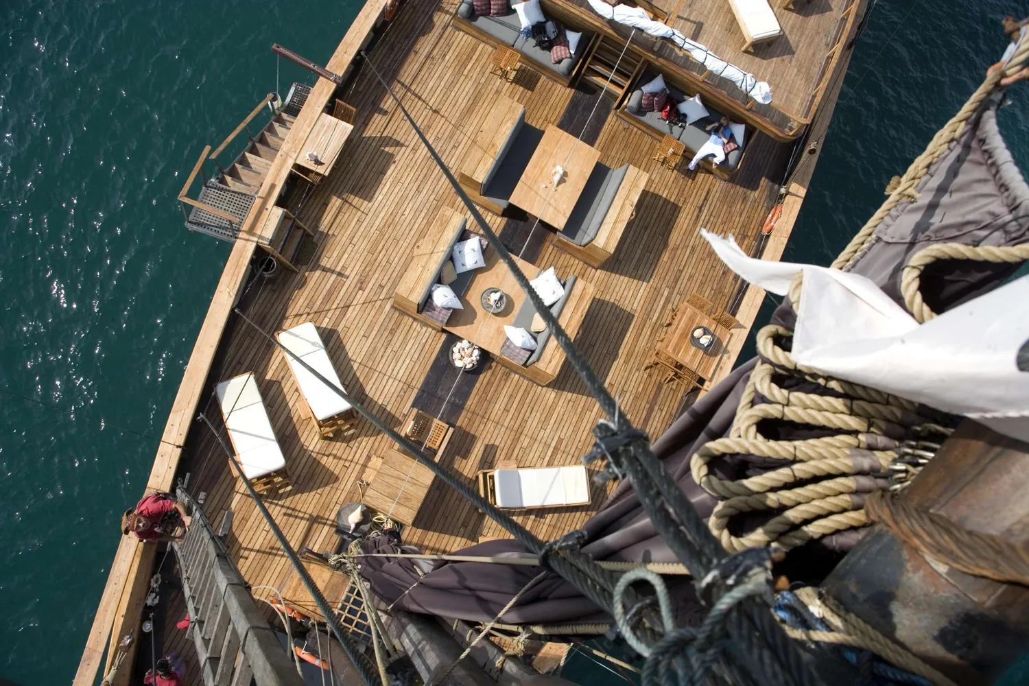 yacht-588961