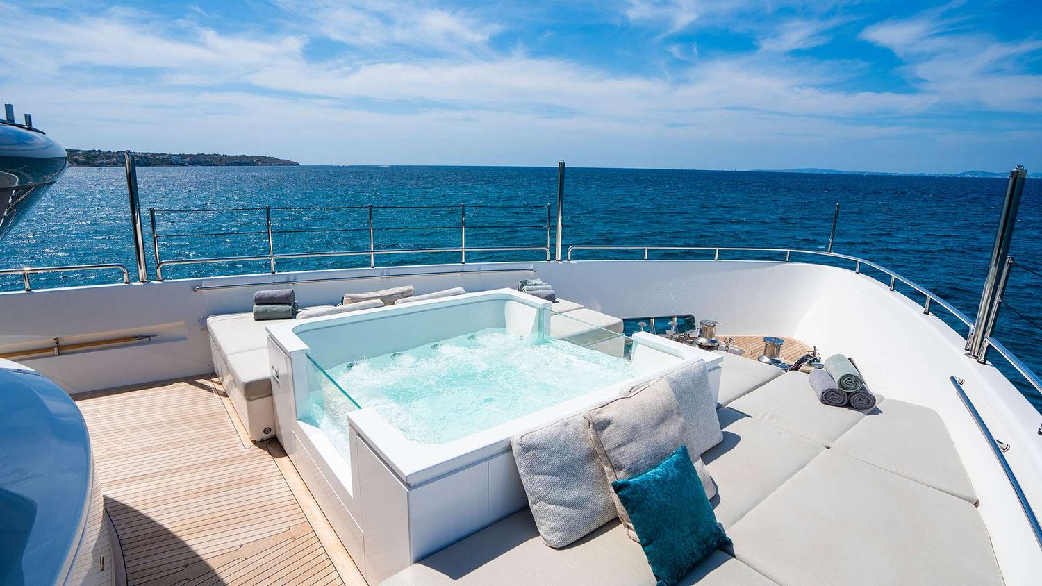 yacht-550207