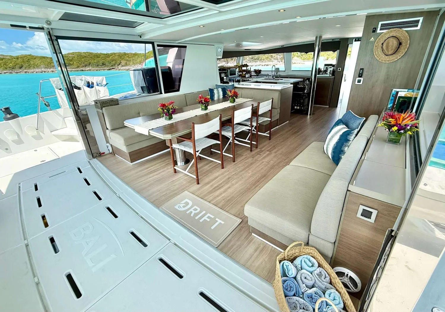 yacht-596253