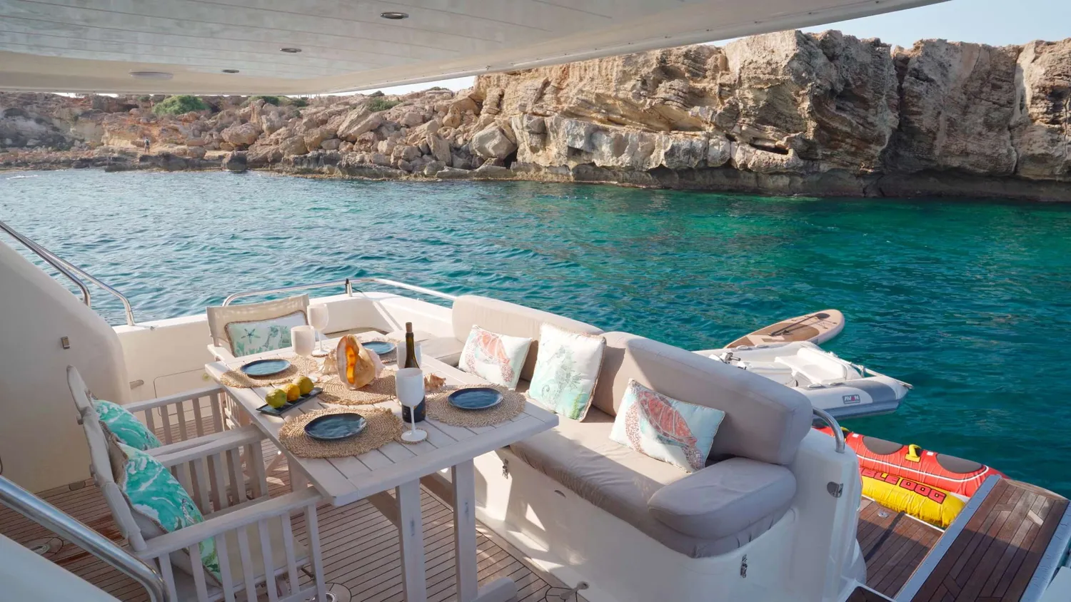 yacht-588973