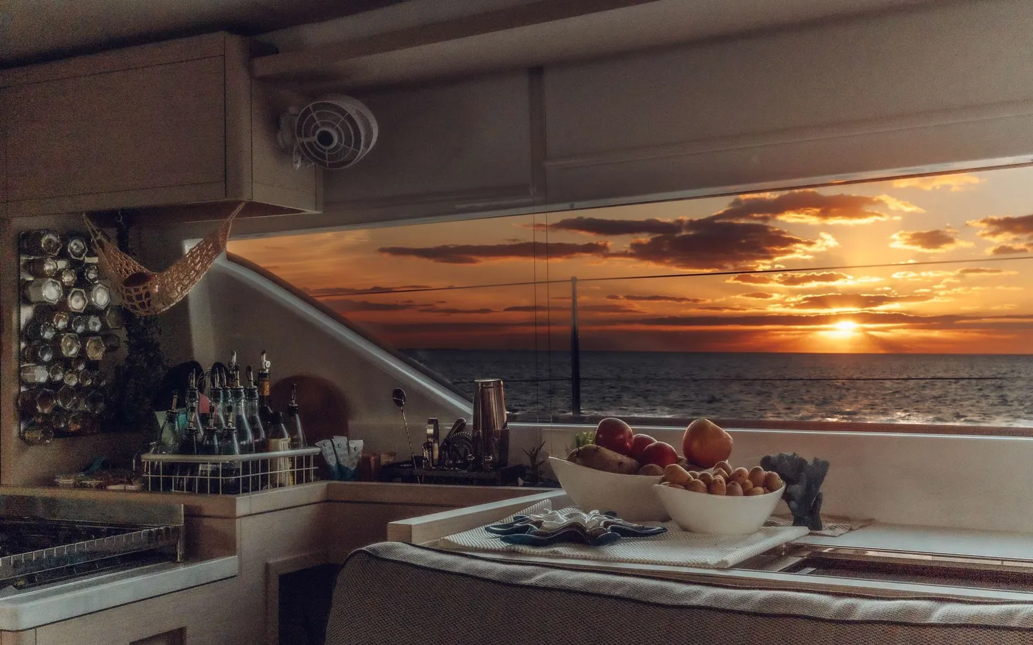 yacht-570296