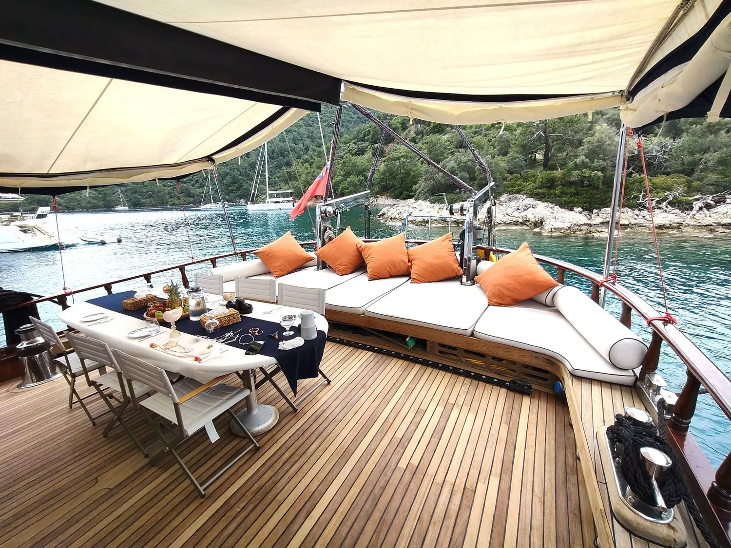 yacht-571336