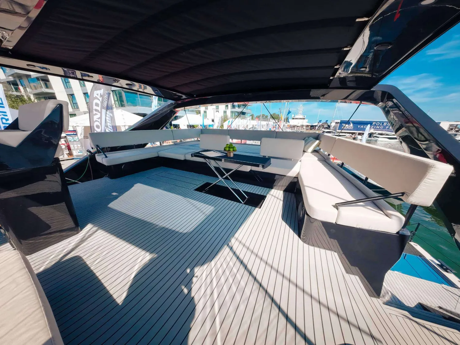 yacht-575548