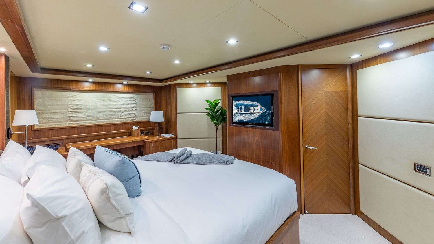 yacht-550793