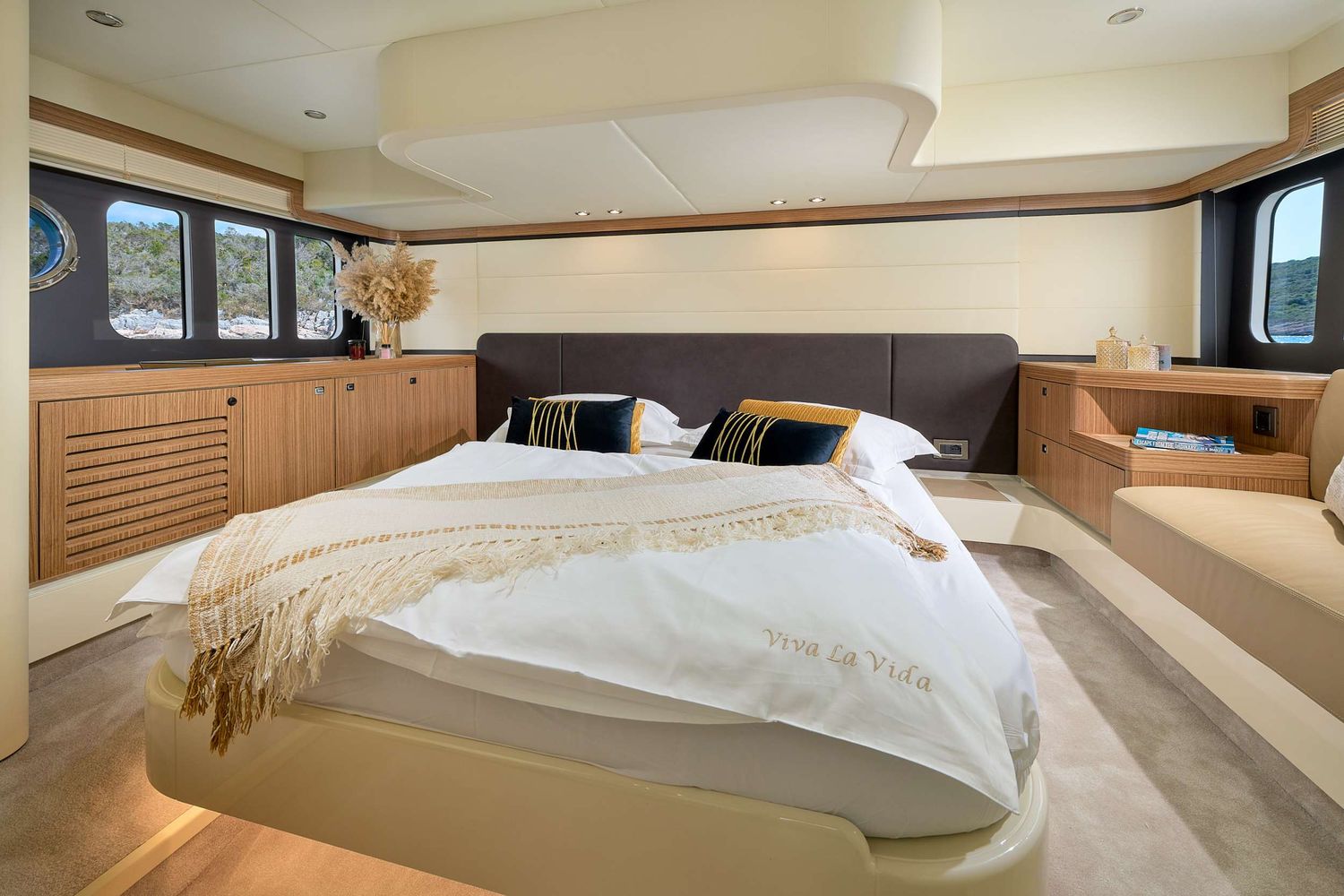 yacht-550813
