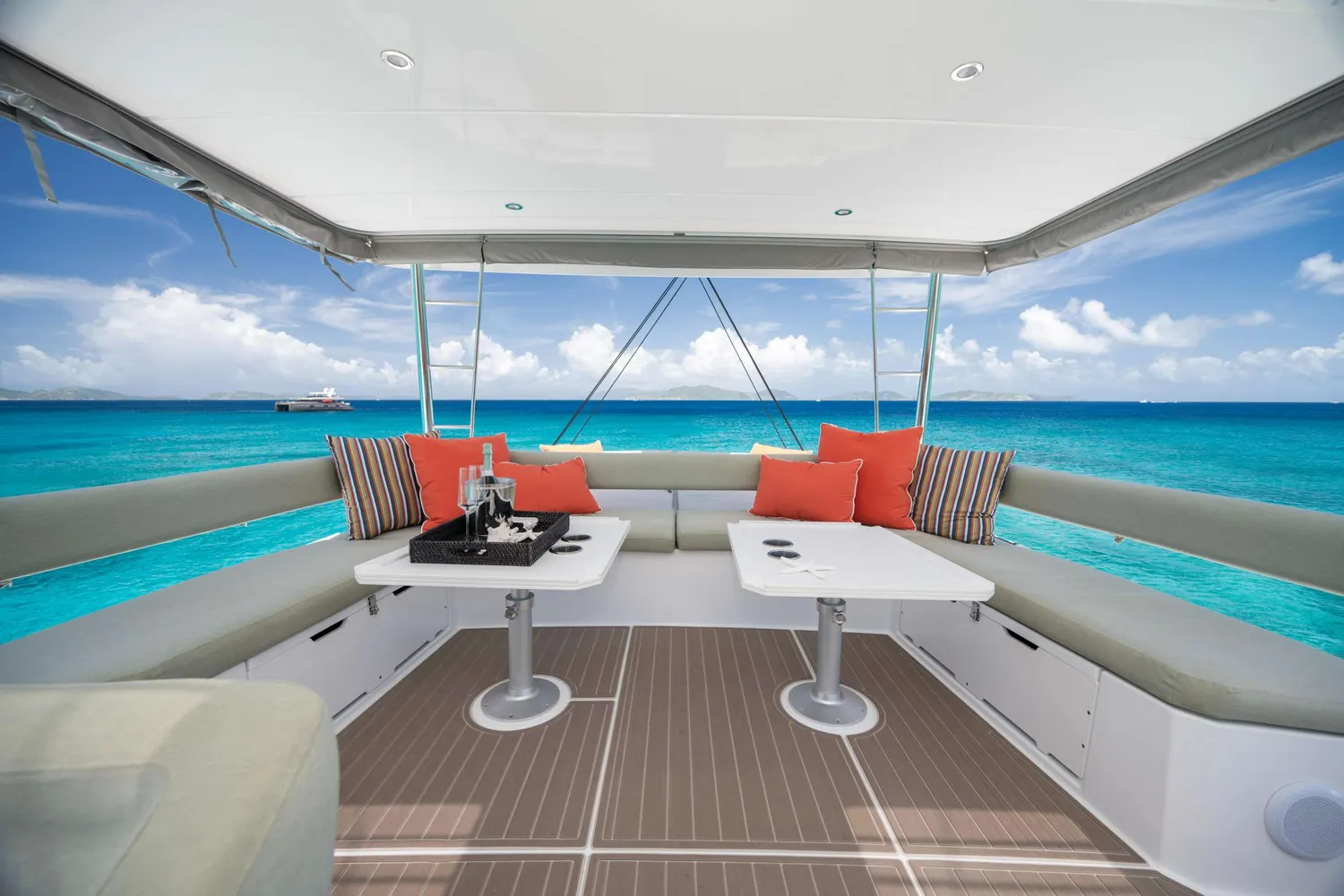 yacht-588477