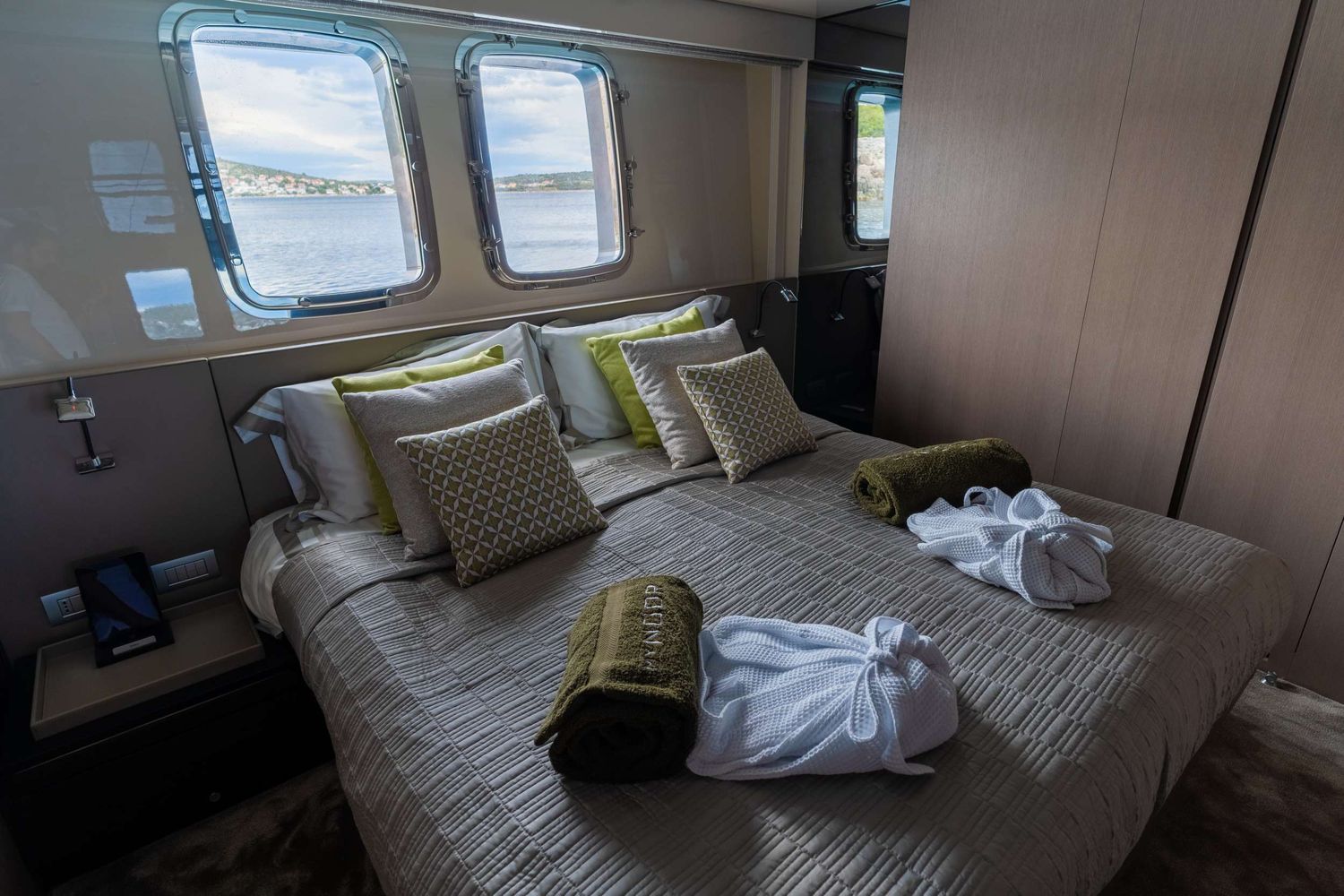yacht-550161