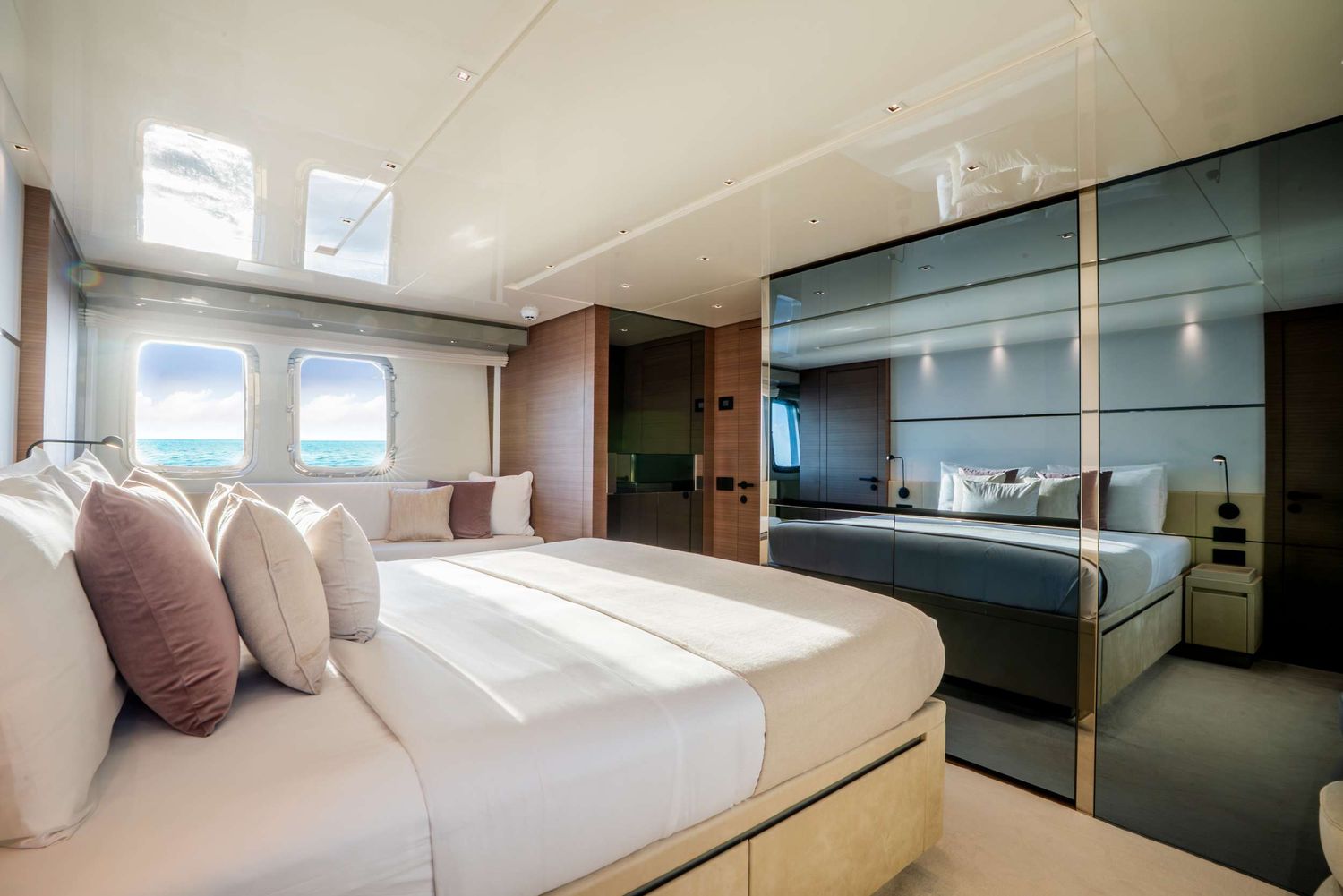 yacht-550279