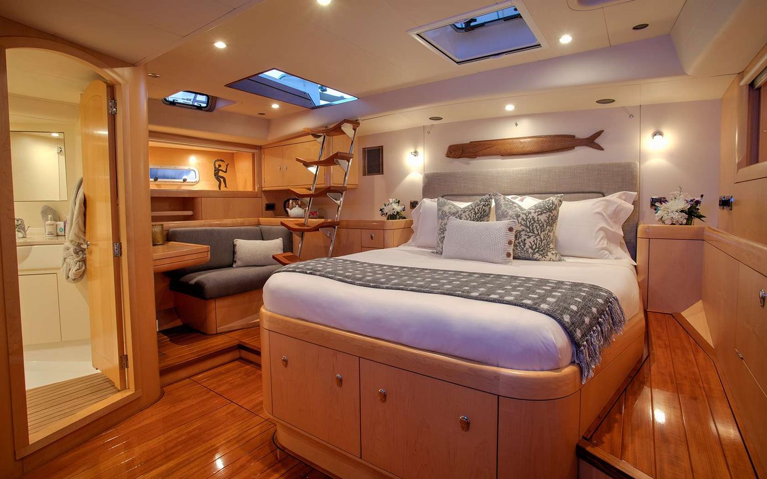 yacht-550337