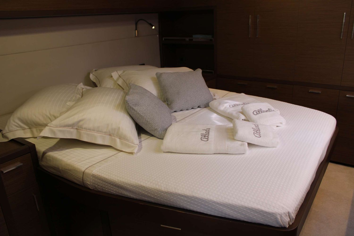 yacht-551384