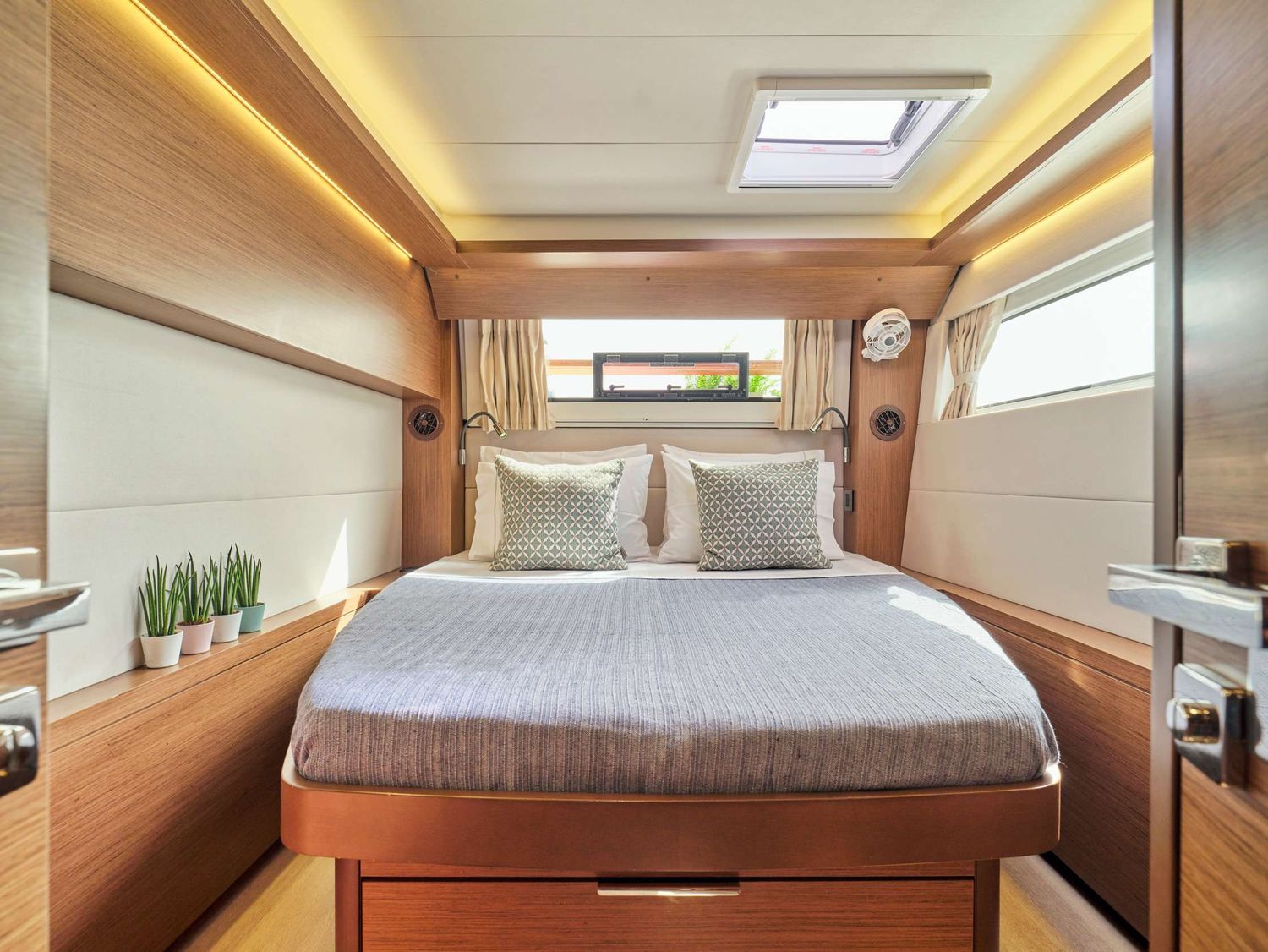 yacht-551671