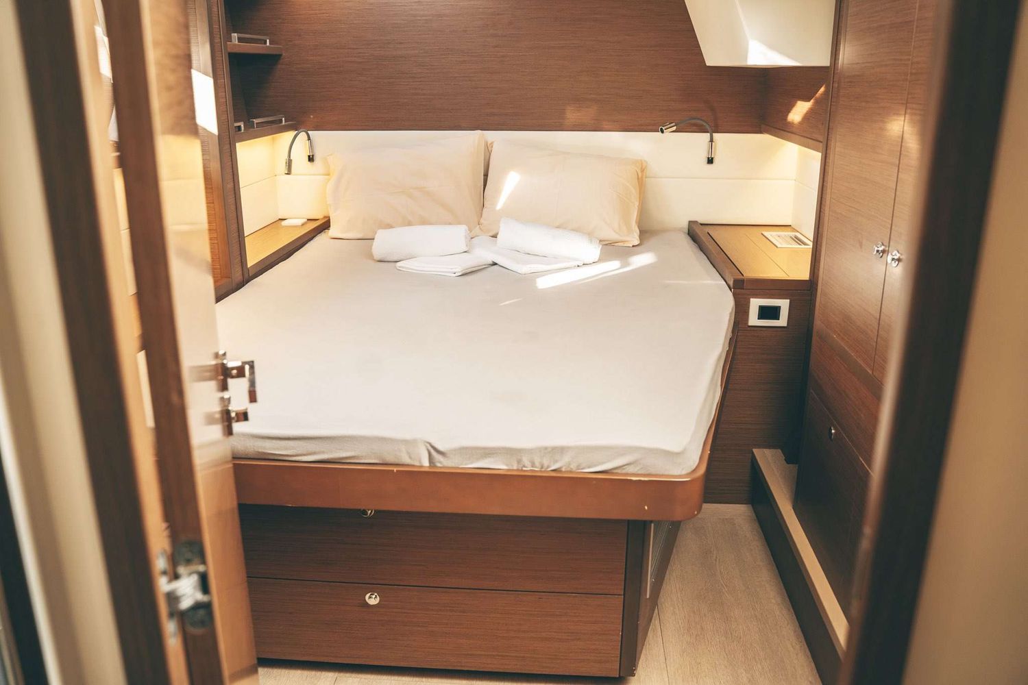 yacht-551796