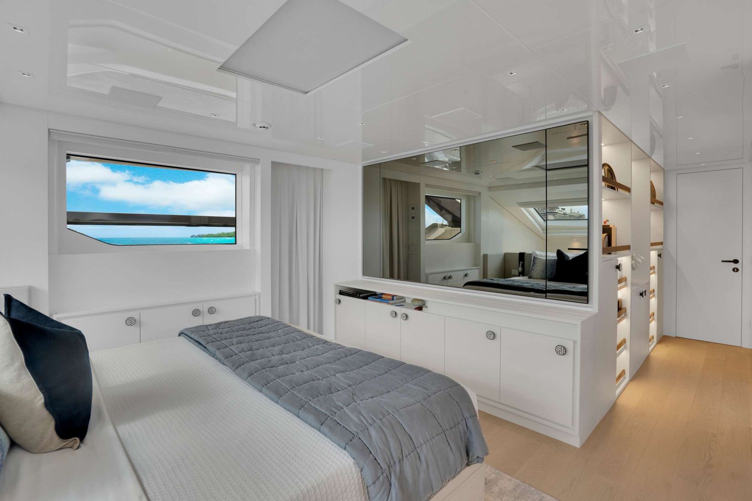 yacht-550554