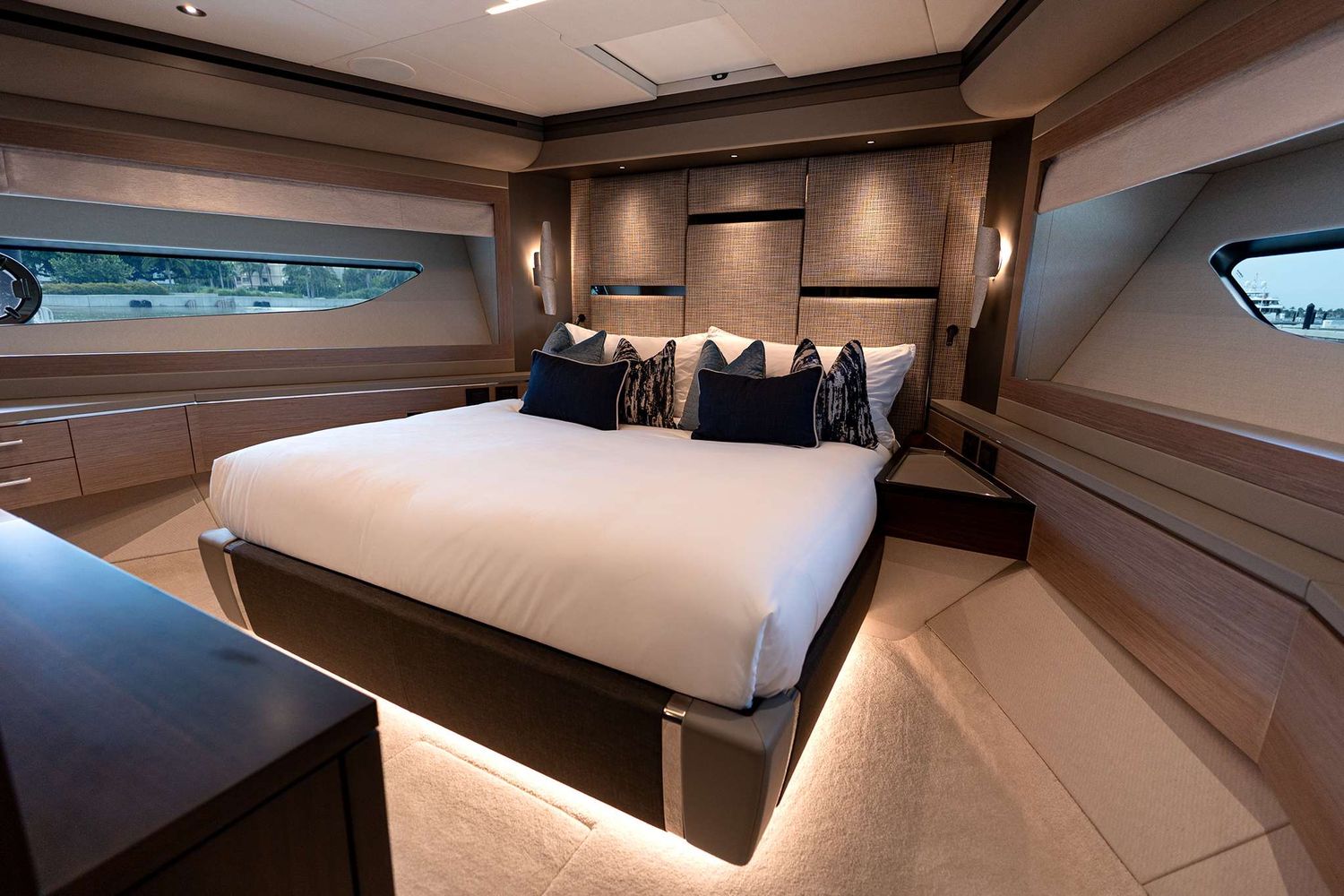 yacht-550663