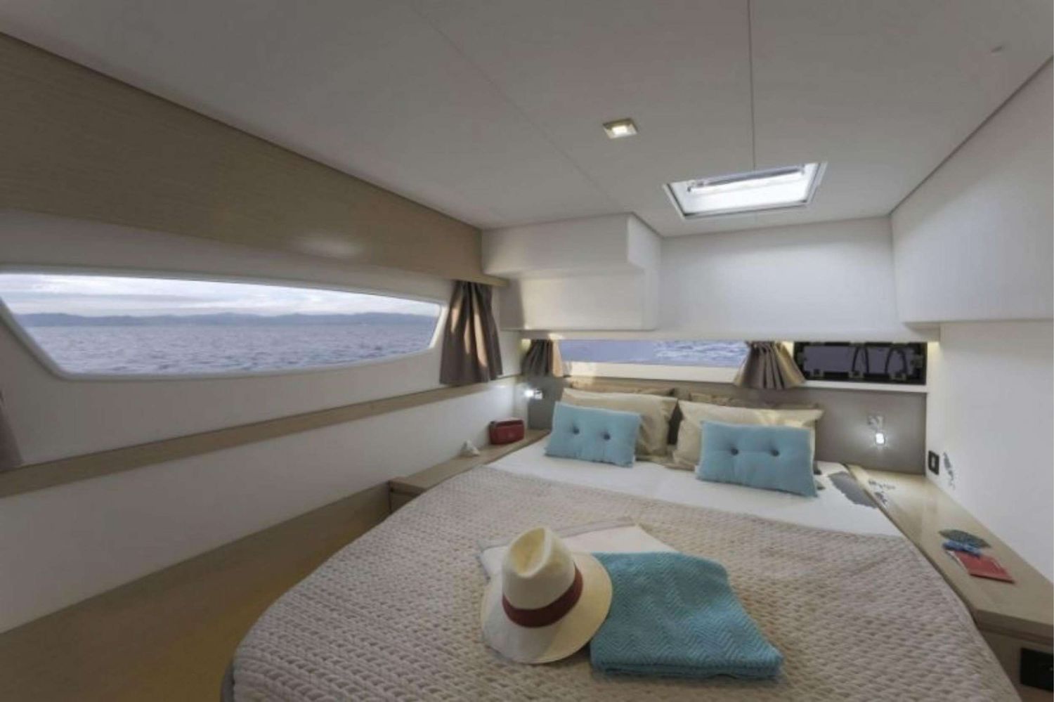 yacht-551545