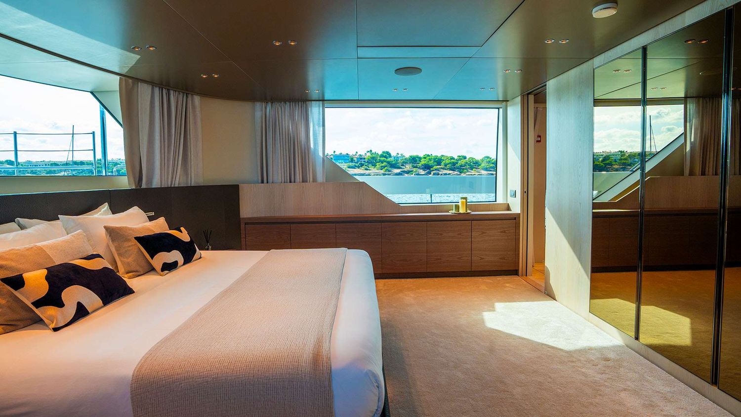 yacht-550203