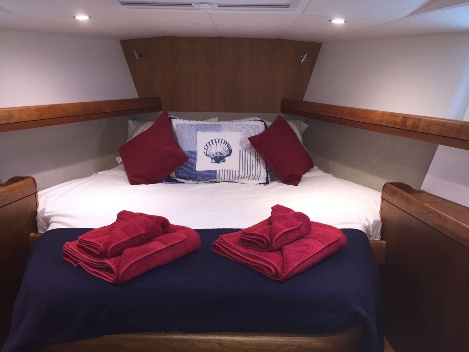 yacht-550348
